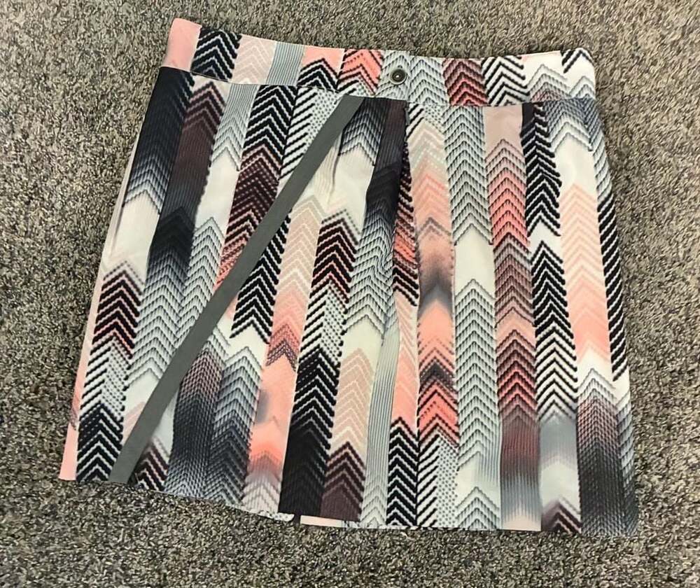EP Pro J'Adore Pink & Gray Chevron Golf Skort Skirt Size 10